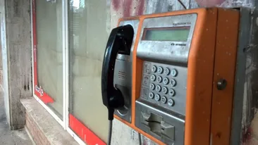 Nu e o glumă! Suma URIAȘĂ cu care se vinde un telefon stradal pe OLX