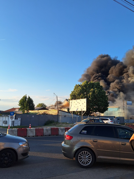 Incendiu la un depozit de anvelope din Bragadiru! A fost trimis mesaj RO-Alert