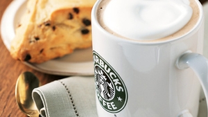 A avut un soc cand se pregatea sa bea din cafea! Ce a descoperit o profesoara in pahar: "Sunt simboluri satanice"