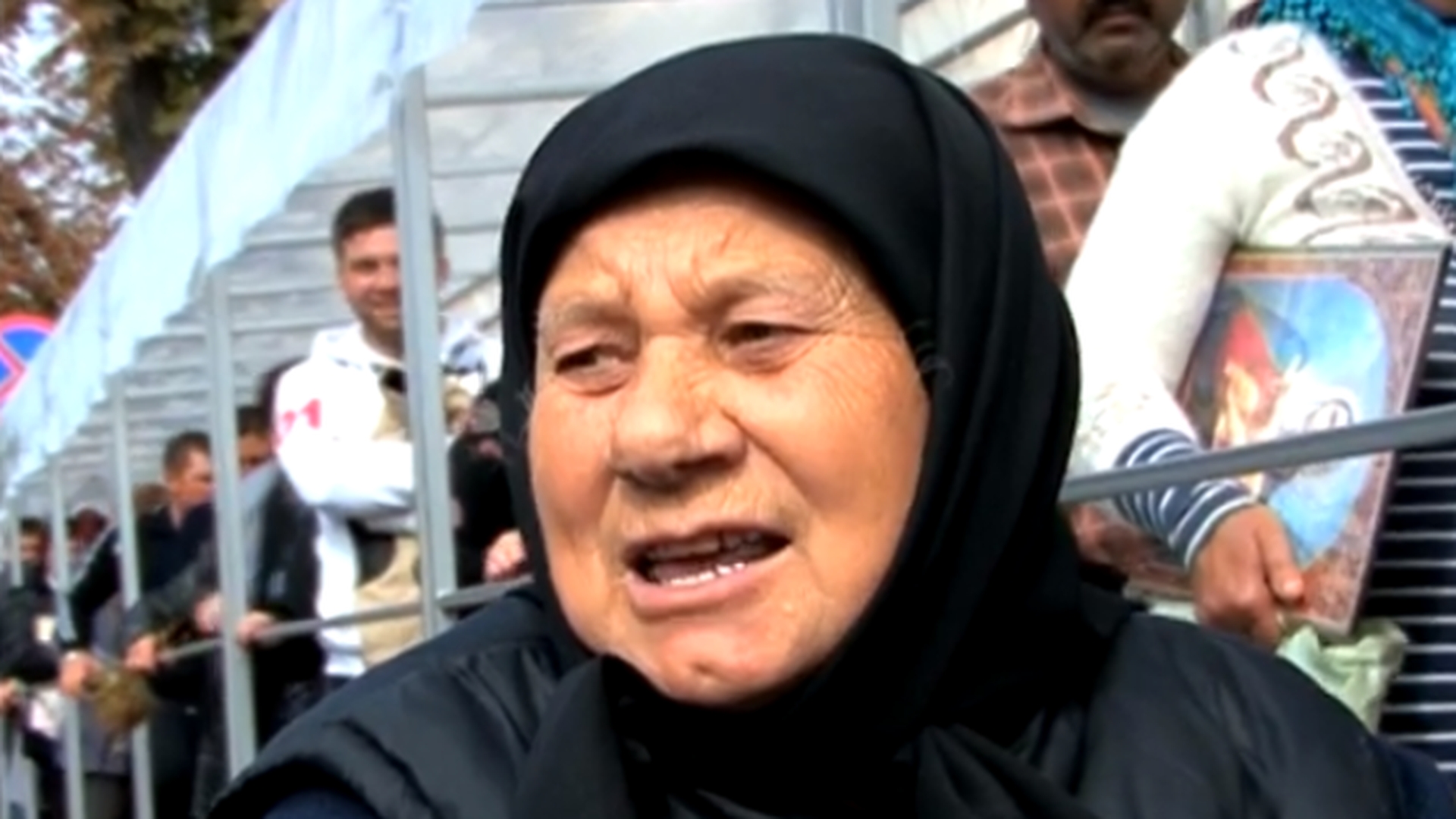 Ce minune ar fi făcut Sfânta Parascheva. O femeie susţine că a primit casă imediat ce s-a rugat la moaştele ei!
