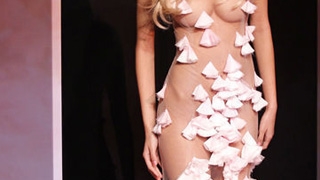 Prostituata lui Ribery si Benzema s-a dezbracat in fata francezilor si le-a facut un cadou sexy!