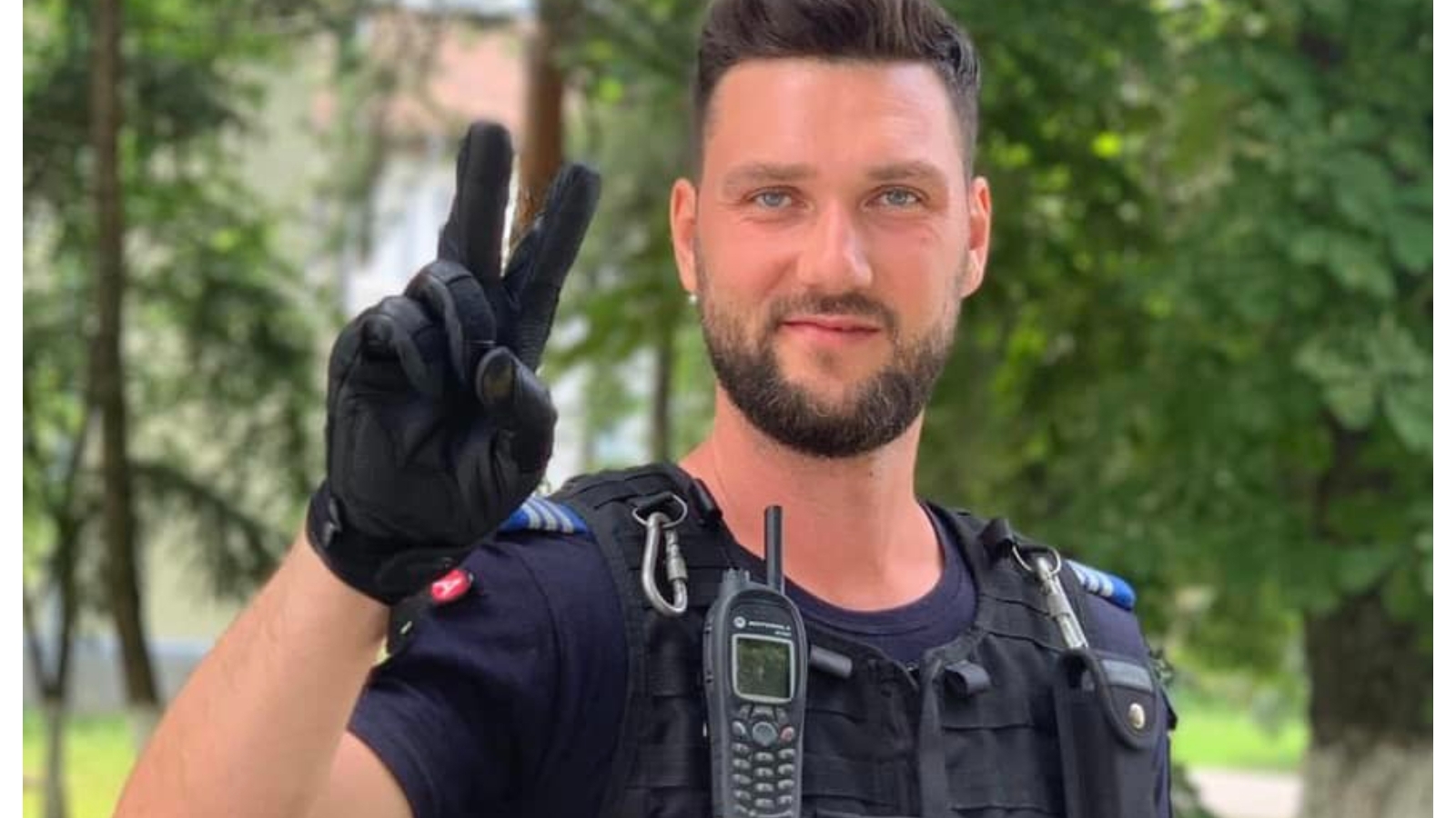 Cine este jandarmul care a salvat viața unui suporter la meciul Dinamo - FC Argeș