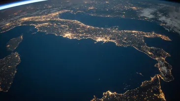 Avertismentul specialiștilor! O furtună geomagnetică ar putea lovi Pământul joi. Ce urmări va avea fenomenul