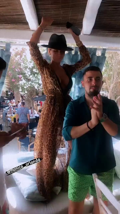 Alin Cocoș și Monica Orlanda au plecat într-o vacanță de vis, în Grecia, alături de prieteni (sursa foto Instagram)