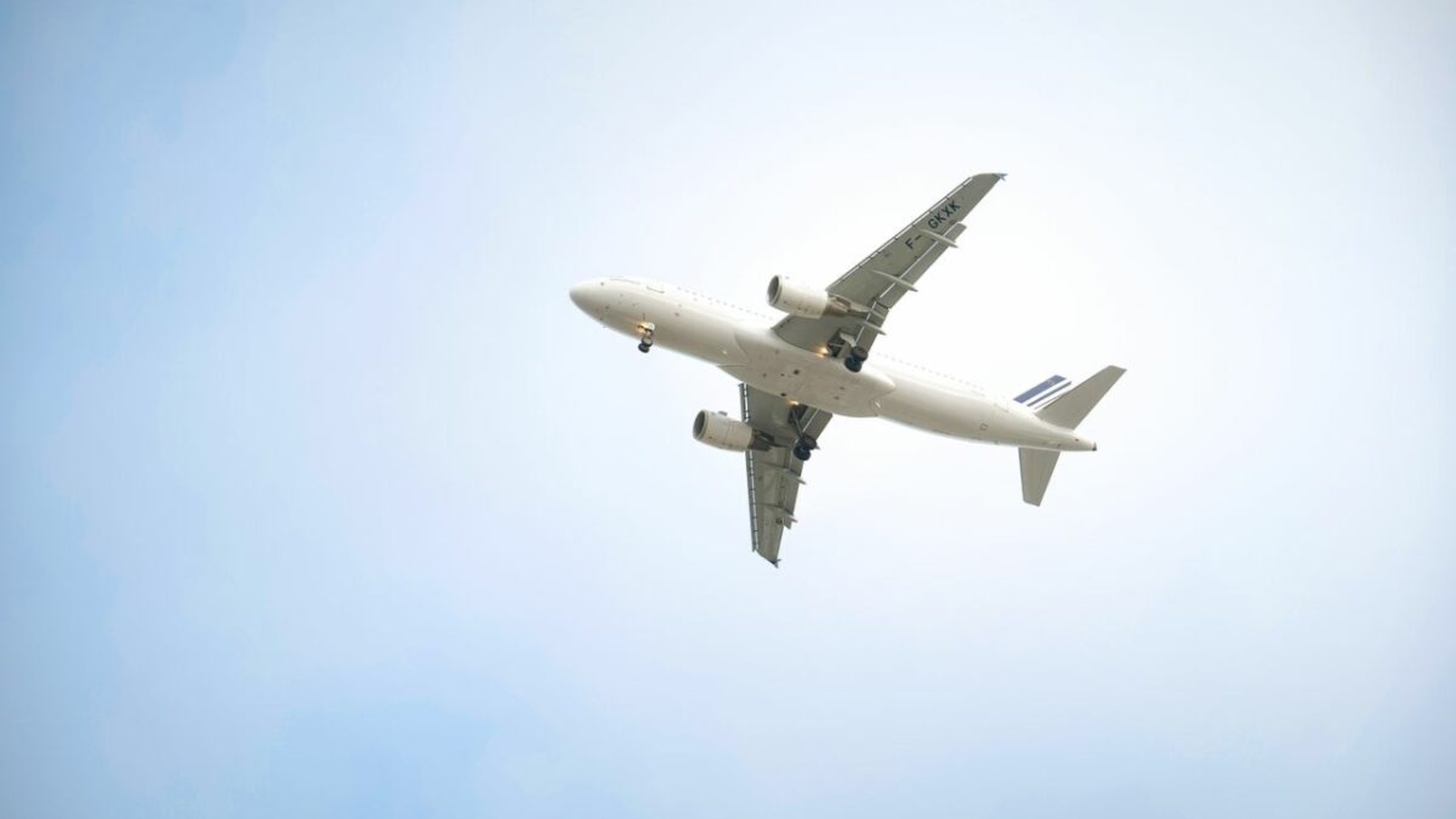 Tragedie aviatică! 10 persoane au murit după ce un avion s-a prăbușit
