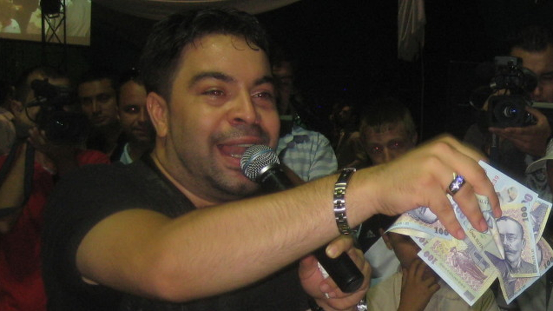 Bomba bombelor! Florin Salam se ÎNSOARĂ? Ea e femeia care l-ar fi cucerit pe artist! Merge cu el la toate concertele