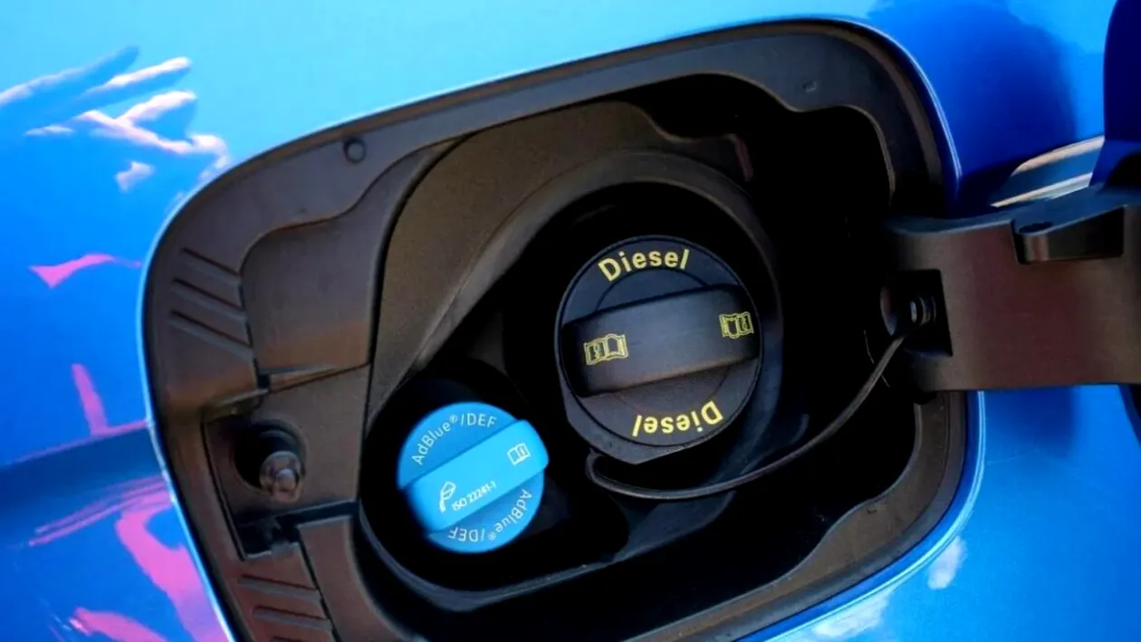 O femeie a alimentat mașina cu AdBlue în loc de motorină. Suma uriașă pe care trebuie să o platească pentru reparație