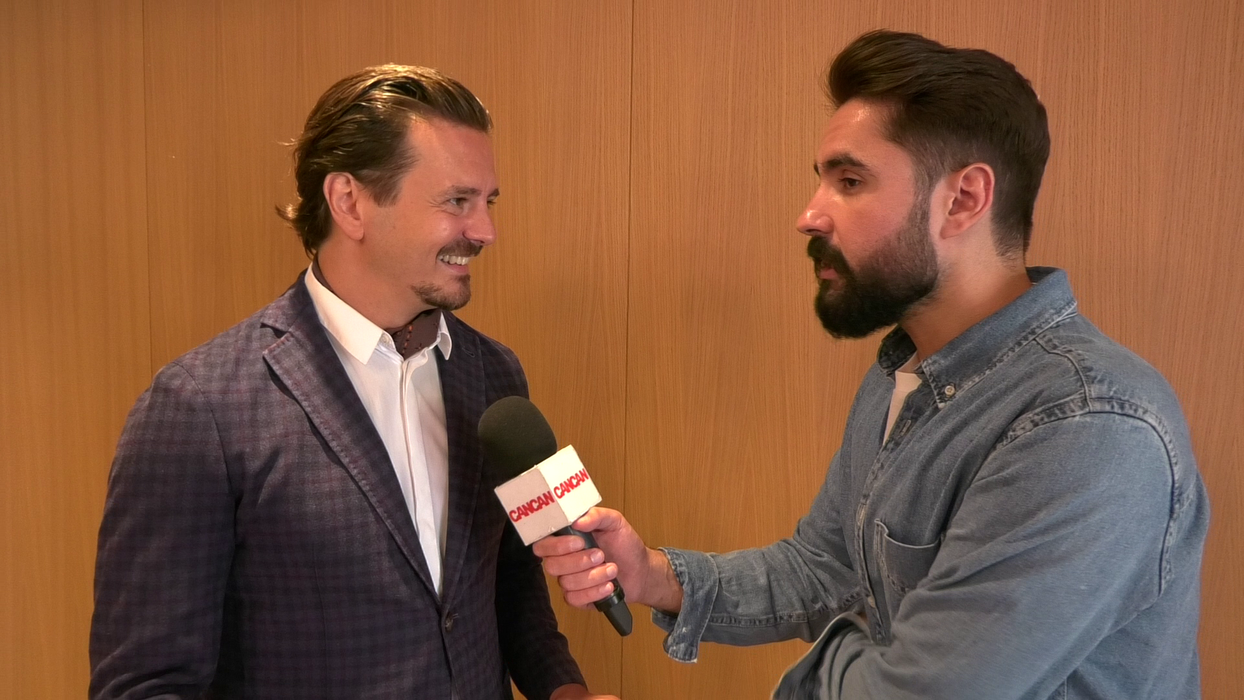 Mihai Petre: "Datoria mea era să le spun oamenilor verde-n față ceea ce cred despre numărul lor artistic. Așa că pentru mine era simplu, mă simt ca peștele în apă în postura asta!" (Foto: CANCAN.RO)