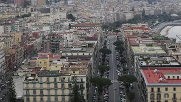 De-a râsu'-plânsu'! Un bărbat s-a răzbunat pe fosta soție, punând afișe pe mașini și străzi, într-un cartier întreg, cu ea și cei 15 presupuși amanți