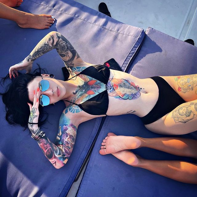 Cătălina, o asistentă sexy și nonconformistă