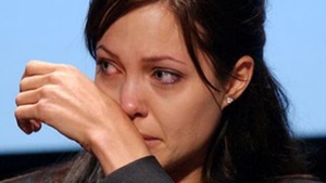 Prima aparitie a Angelinei Jolie in public dupa ce si-a taiat sanii! Cum arata actrita