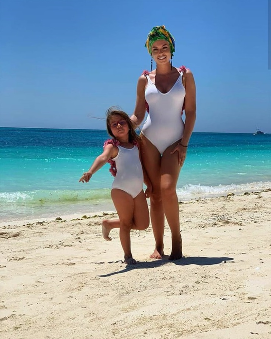 Connect-R o să turbeze! Fotografii cu Misha dezbrăcată, făcute publice astăzi