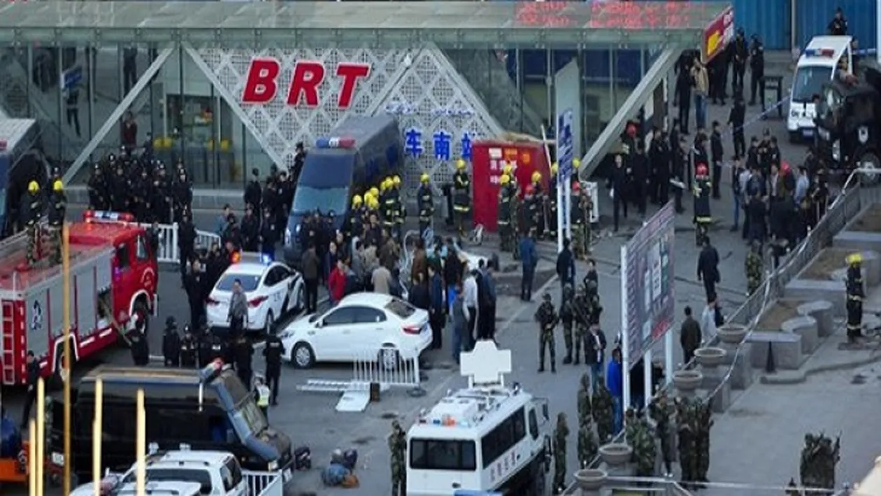 Cel puţin şase morţi şi şapte răniţi în centrul Chinei, după ce un bărbat intră cu maşina în mulţime, înainte să fie ucis prin împuşcare de către poliţie