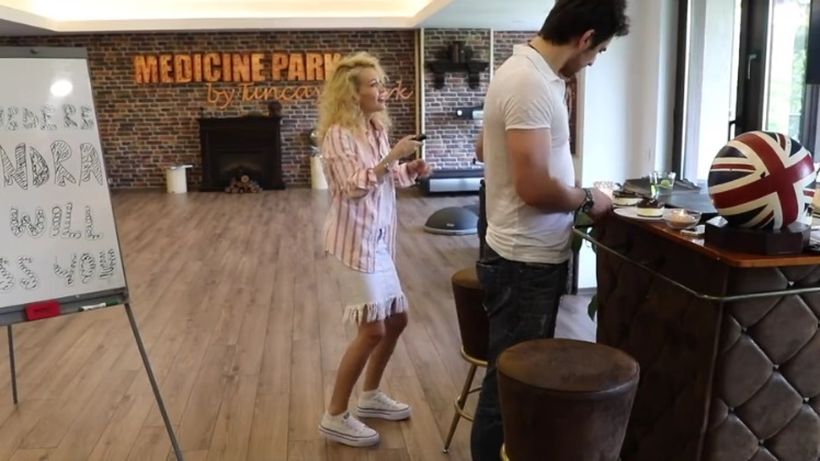 Tuncay Ozturk s-a filmat în timp ce flirta cu Sandra! Ea îl părăseşte pentru logodnic, dar fostul soţ al Andreei Marin nu încetează să o surprindă