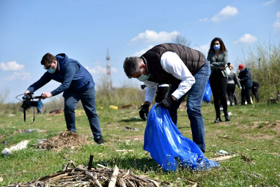 Peste 10.000 de membri PSD, mobilizați în acțiuni de ecologizare de Ziua Pământului