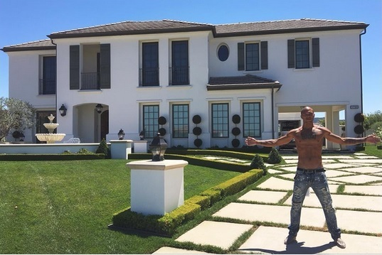 Îl mai ştiţi pe „cel mai sexy deţinut” care a devenit model? Vezi în ce lux trăieşte acum Jeremy Meeks!