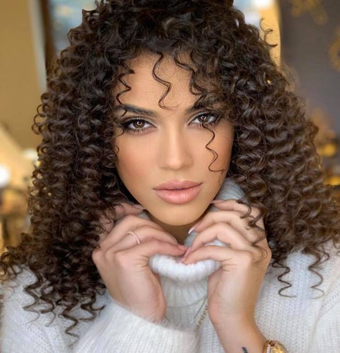 Carmen Minune, surprinsă cu burtica la vedere după ce a fost anunțată sarcina
