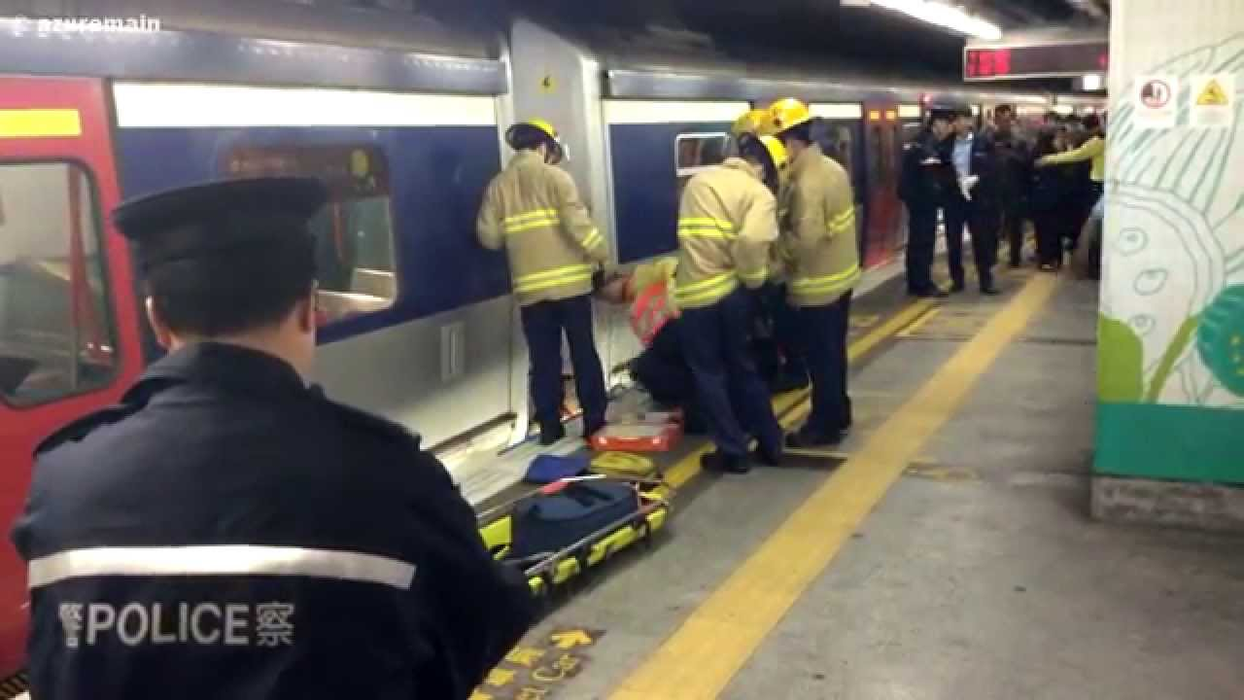 Haos după ciocnirea a două garnituri de metrou. Populației i se cere să evite ruta afectată | FOTO