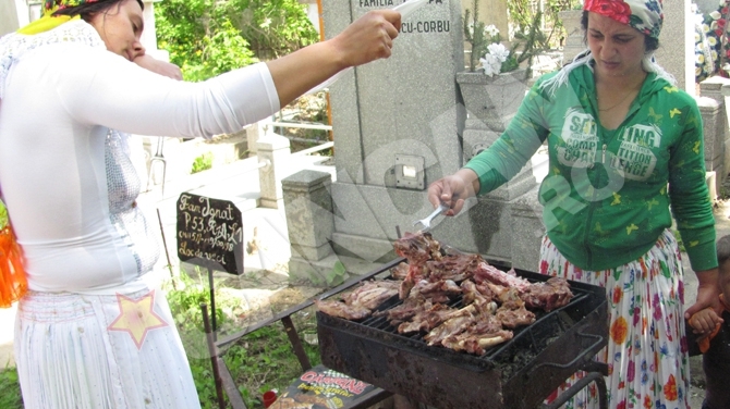 1 Mai in cimitir