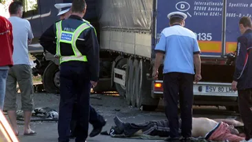 ACCIDENT pe A2: Un copil de 5 ani şi părinţii săi au murit, fraţii copilului au fost grav răniţi