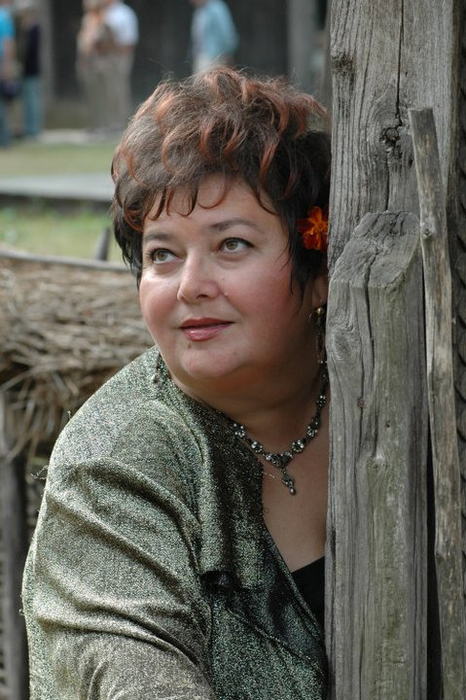 O cunoscută actriţă a trecut prin chinuri groaznice! A luat foc în cimitir sub privirile îngrozite ale oamenilor