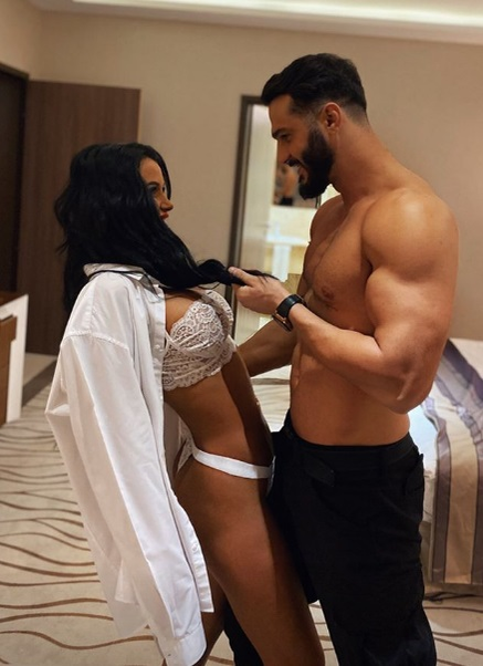Daniela Crudu, filmată în ipostaze intime alături de unul dintre musculoșii de la Insula Iubirii! Bruneta a spus adevărul despre imaginile HOT