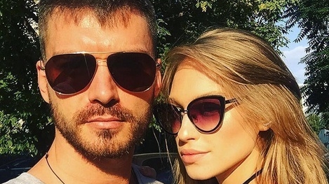 BOGDAN VLĂDĂU a făcut publică o imagine cu logodnica lui goală puşcă! Fotografia a ”incendiat” internetul