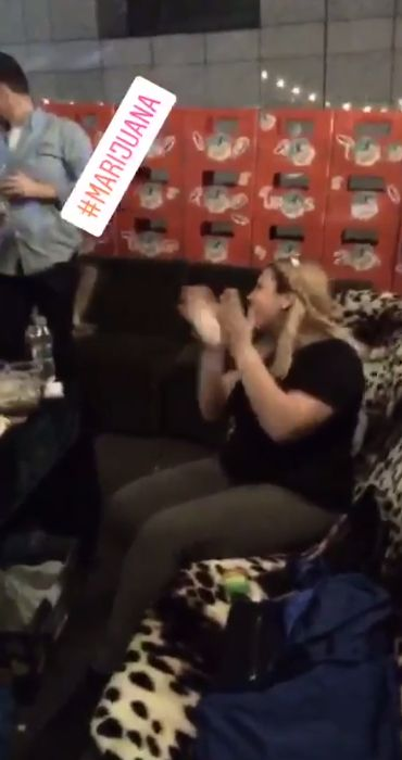 Cum a petrecut Dana Marijuana, după ce s-a aflat că tatăl ei a murit!