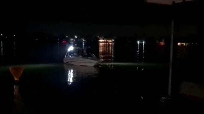 O femeie este dată dispărută pe lacul Snagov, după ce a căzut de pe skijet. Partenera ei a fost salvată