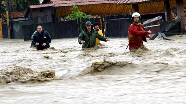 Cincisprezece judete, sub cod portocaliu de inundatii! Ce se va intampla pana maine in mai multe zone ale tarii