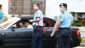 Imagini şocante filmate ieri, ora 16.00 în mijlocul Bucureştilor. Cristi Boureanu, reţinut în trafic după ce şi-a bătut fiica! Fata de 15 ani urla ca din gură de şarpe ca să fie salvată: ”Mă ia acasă, mă rupe-n bătaie!”
 Patru maşini de Poliţie şi o dubă de Jandarmi au intervenit ca s-o scape pe adolescentă, iar CANCAN.ro a filmat în exclusivitate operaţiunea de eliberare!