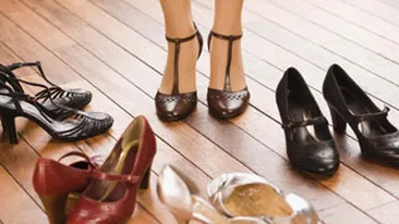 Pantofii noi incep sa raneasca picioarele femeilor dupa 34 de minute de purtat