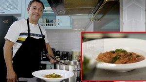 Rețeta-minune de tocăniță de pui cu ceapă a lui Sorin Bontea. Trucul faimosului chef de la Antena 1