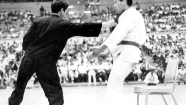 Imagini nemaivăzute cu Bruce Lee! Singurul meci de MMA în care a luptat! Este uluitor ce face VIDEO