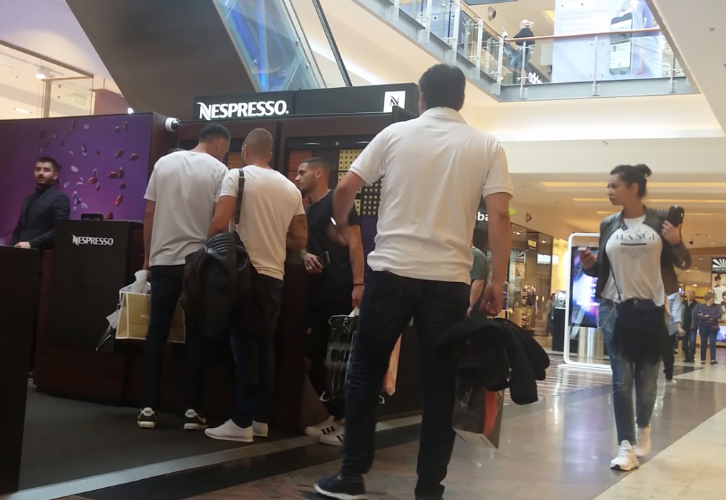 Zsolt şi Nicoleta în mall