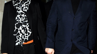 Robbie Williams se insoara maine! Va face o ceremonie intima