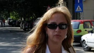 Sexy-educatoarea, vizitata la arest de mama ei