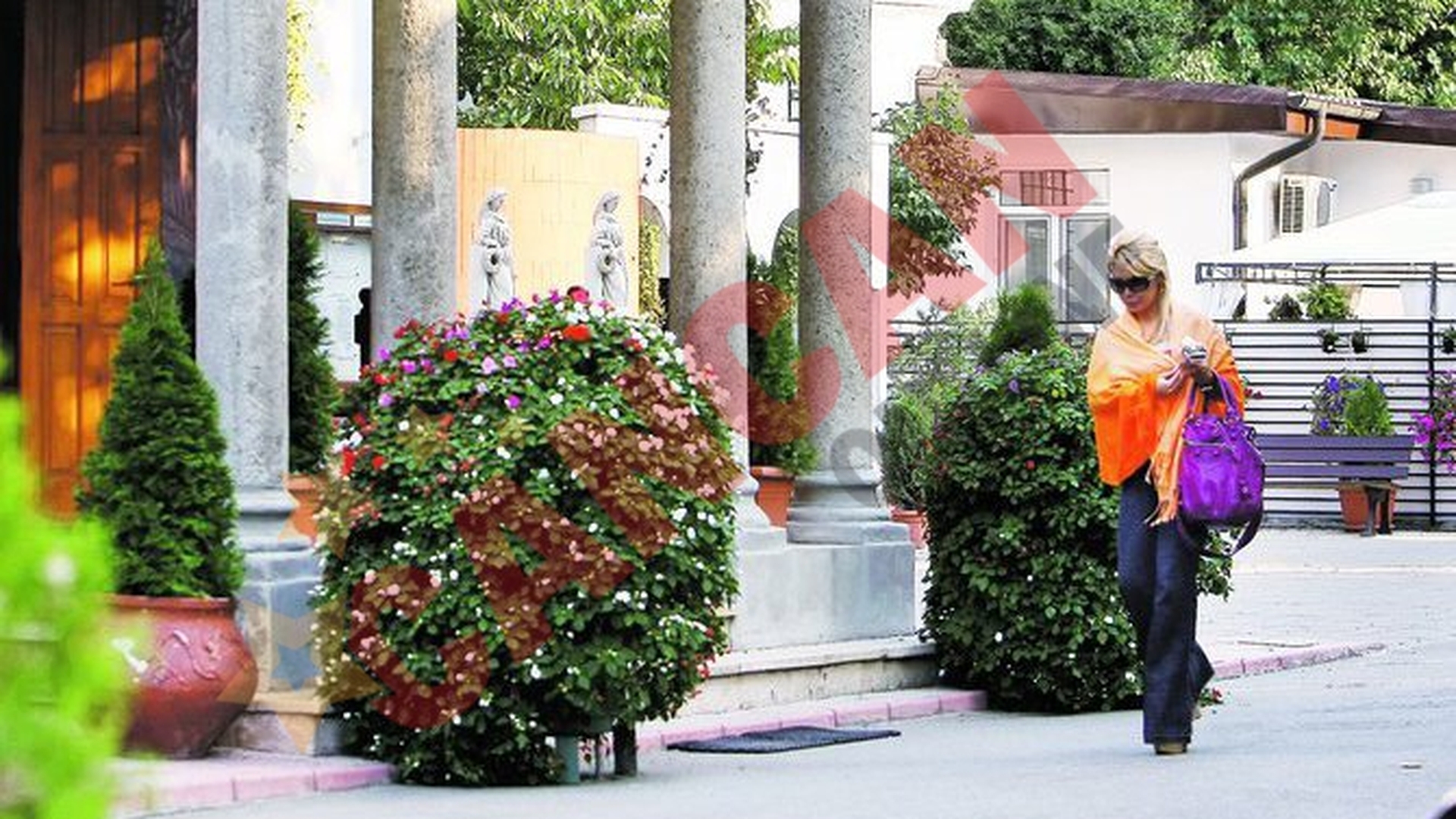 Jasmine trece prin momente grele! Isi cauta linistea la biserica