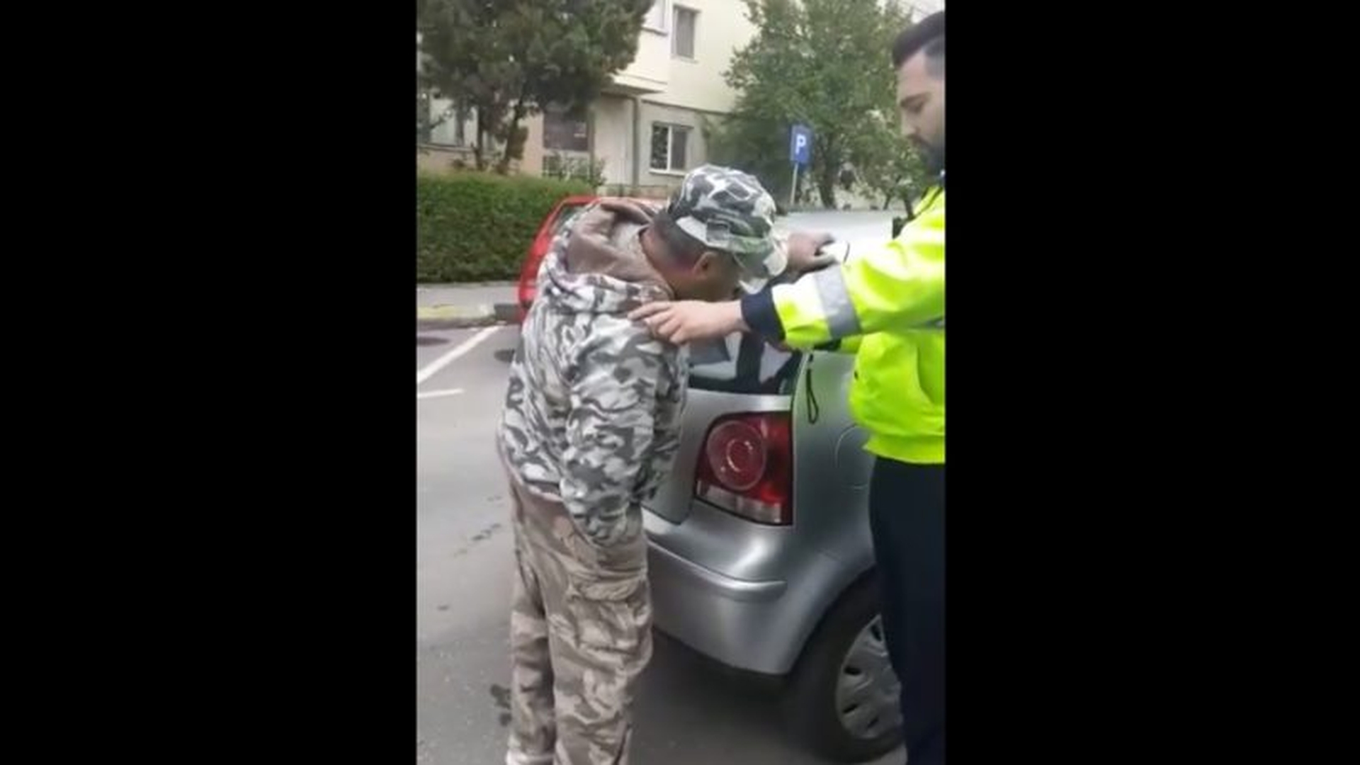 VIDEO VIRAL. Un polițist din Ilfov, beat, a ”reușit” să distrugă trei mașini