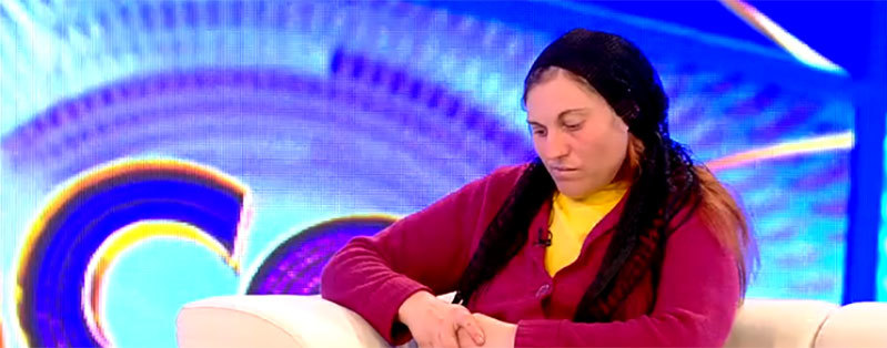 Simona Gherghe a văzut negru în faţa ochilor când această invitată i-a confirmat bănuiala! Şi-a chemat asistenta cu un şerveţel şi… Într-un final, a părăsit emisiunea!