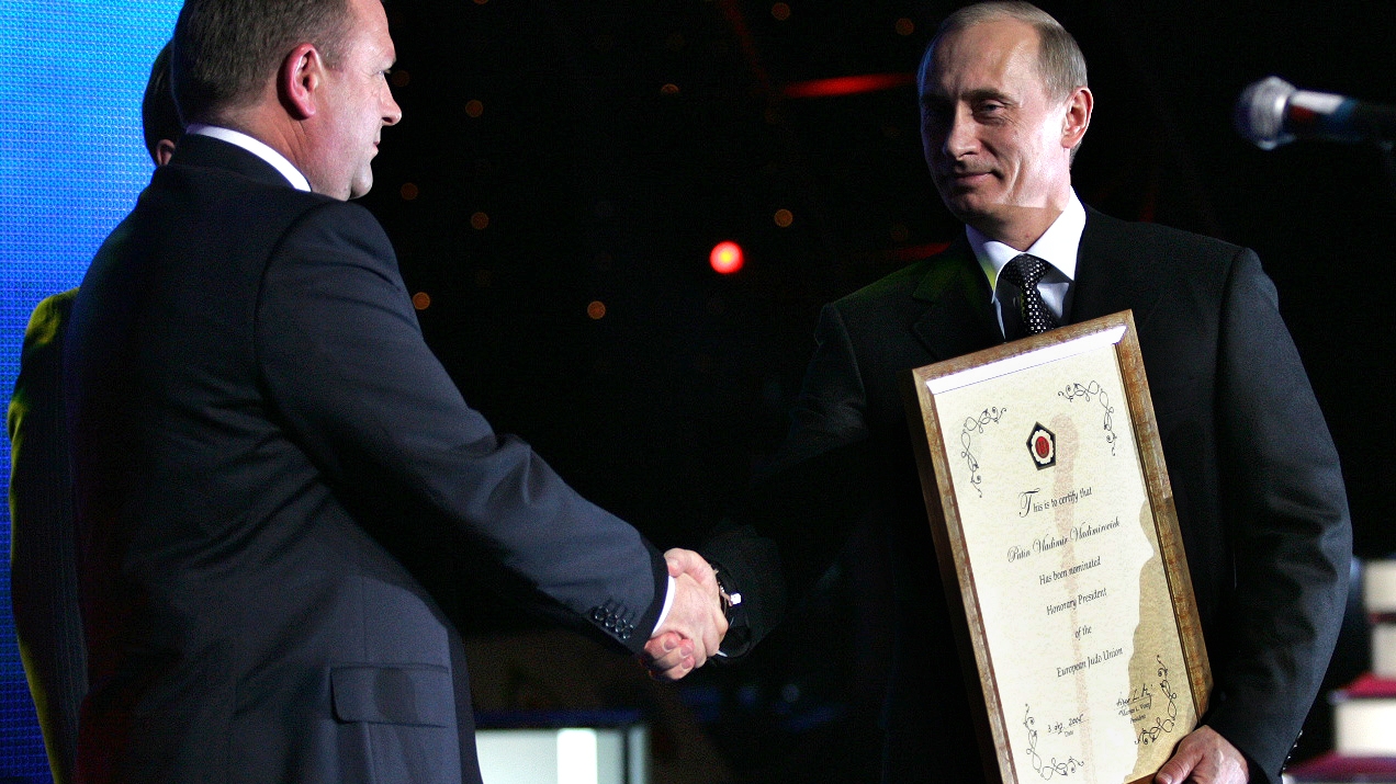 Românul care l-a decorat pe Putin. Prietenia începută pe tatami în 1999