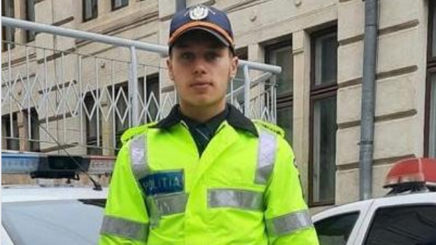 Scena de coșmar pe care Andrei, elev al Școlii de Agenți de Poliție, a văzut-o în oglida retrovizoare: mașina ardea! I-a salvat pe toți!