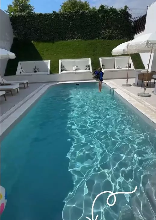 Cum arată hotelul deschis de Adela Popescu, Răzvan Fodor, Smiley și Gina Pistol în Vama Veche?