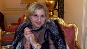 Transformare totala pentru Carmen Serban. Dupa ce si-a schimbat look-ul, acum a lasat manelele pentru muzica....