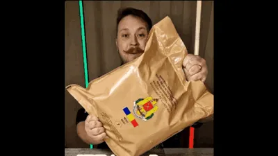 „Cred că un soldat ar spune mulțumesc”. Un vlogger rus prezintă rația individuală de hrană din Armata Română