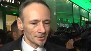 Ce frumos! Mihai Albu, emotionat in fata fostei sotii! A sarutat-o pana i-au cazut ochelarii si i-a spus ca inca mai tine la ea!