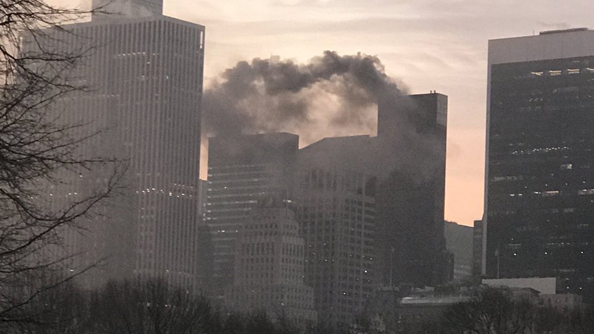 Incendiu la clădirea lui Donald Trump din New York! Acoperişul Trump Tower a luat foc