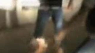 VIDEO IMAGINI EXTREM DE VIOLENTE! Traficantii de droguri au torturat si au ucis un barbat pe care apoi l-au transat cu toporul
