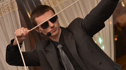 Are 18 ani si deja este in Cartea Recordurilor! Beres Balazs este un magician roman care tinteste sus!