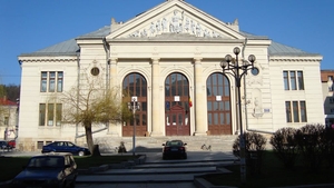 O femeie din Argeș, aflată la un proces, a murit pe holul judecătoriei Câmpulung
